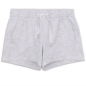 On The Fly Mid Rise Short Size: 4 2.5"